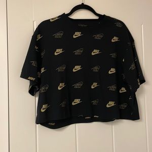Nike gold & black cropped t shirt. Size large